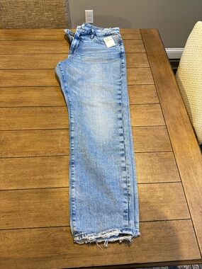 NWT Good American Light Blue Straight-Leg Jeans with Frayed Hem